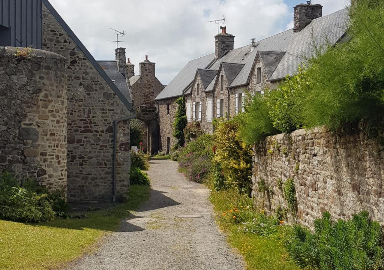 Au 3 La Cour A Tot Villa Regneville-sur-Mer Luaran gambar